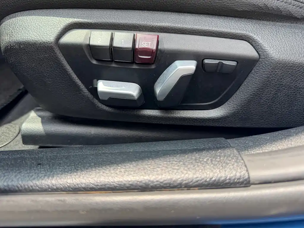 BMW 3 Series 2018 — фото 9