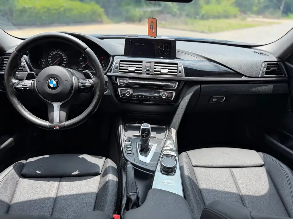 BMW 3 Series 2018 — фото 13