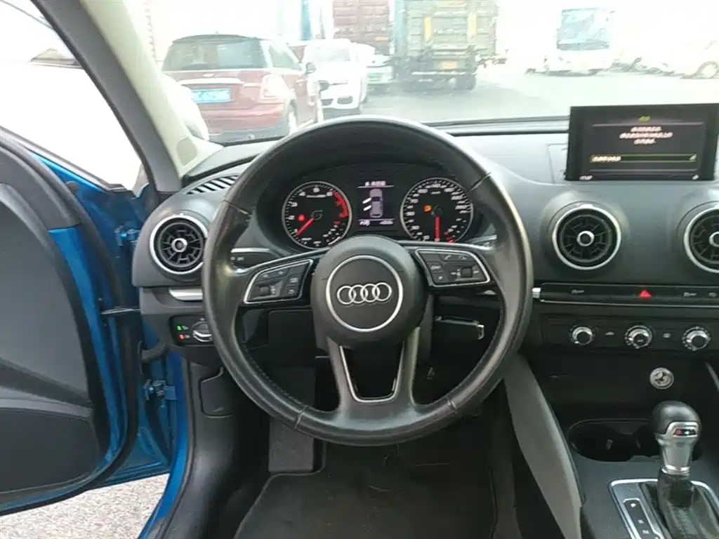 Audi A3 2018 — фото 11