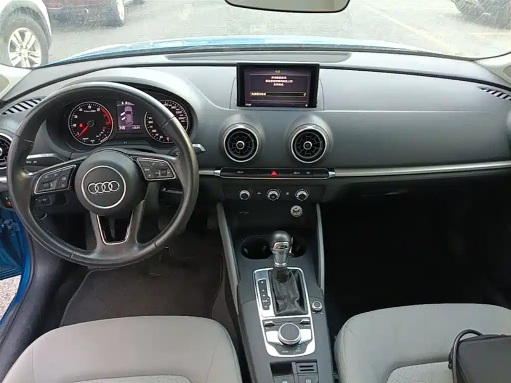 Audi A3 2018 — фото 10
