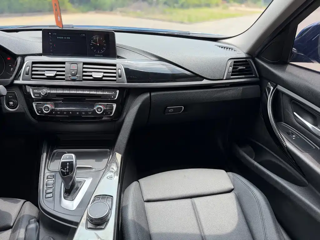 BMW 3 Series 2018 — фото 15