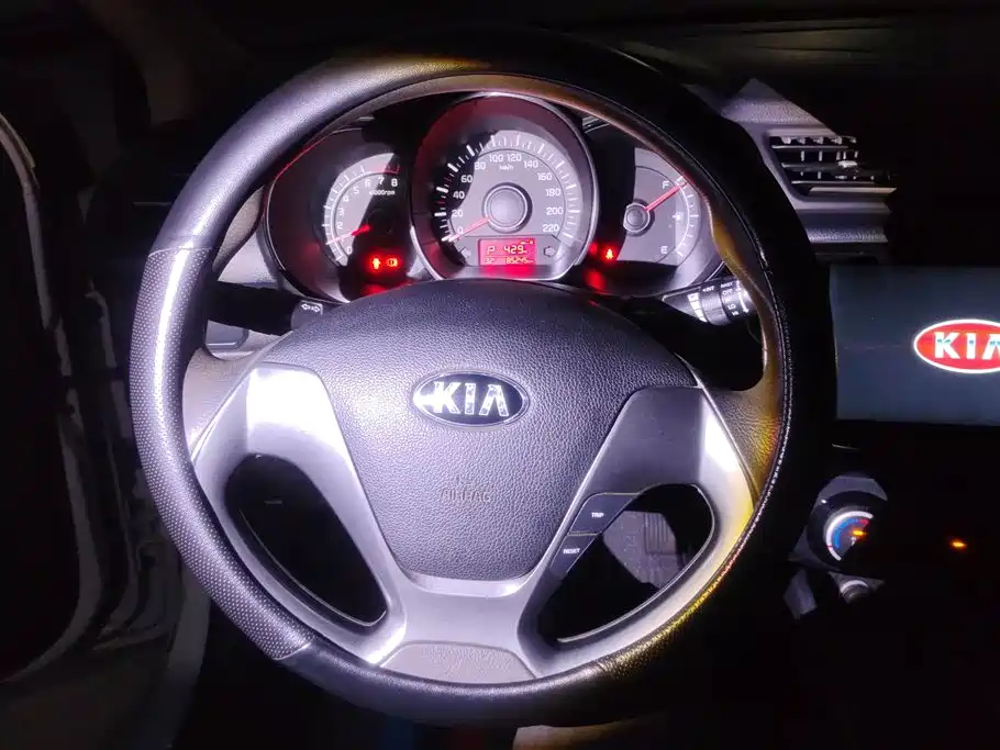 Kia K2 2017 — фото 15