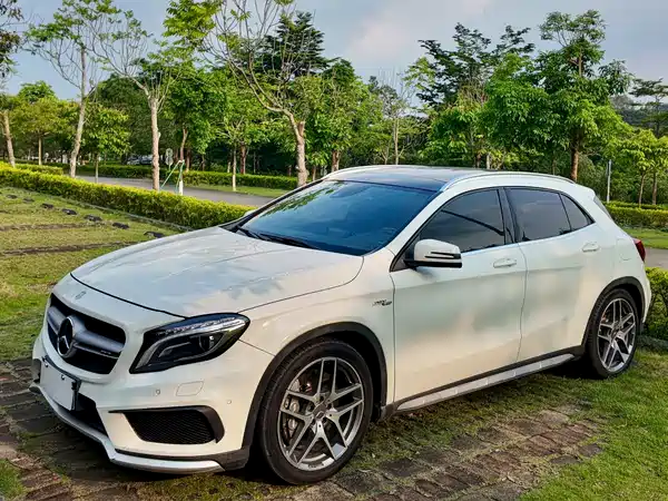 Mercedes-Benz GLA AMG 2015
