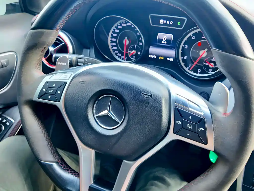 Mercedes-Benz GLA AMG 2015 — фото 27