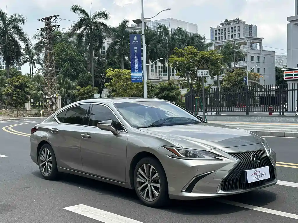 Lexus ES 2019 — фото 3