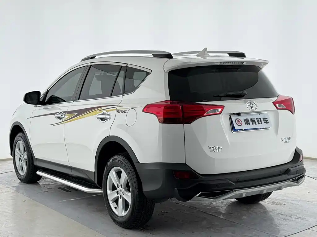 Toyota RAV4 2015 — фото 11