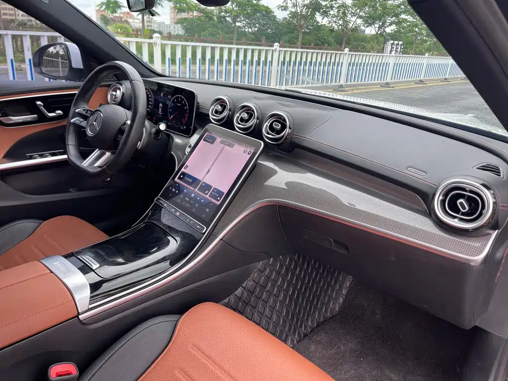 Mercedes-Benz C-Class 2023 — фото 7