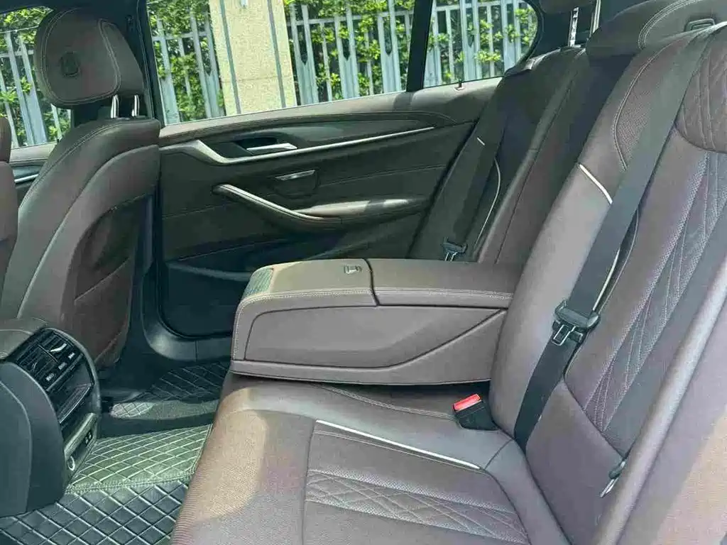 BMW 5 Series New Energy 2021 — фото 10