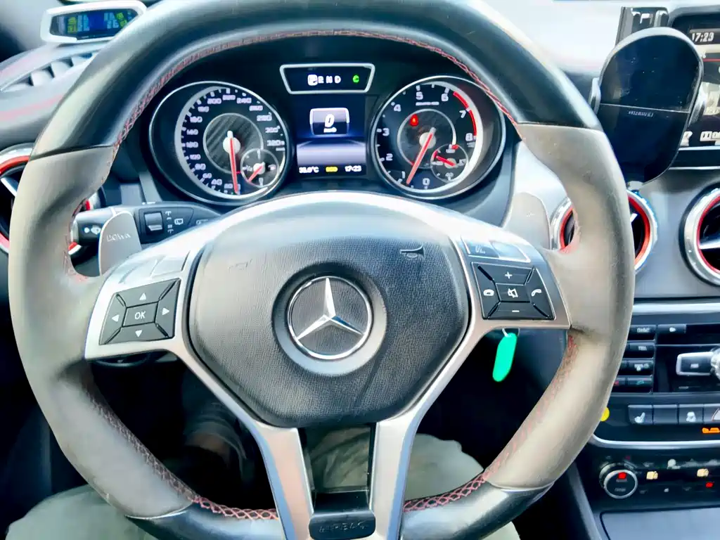 Mercedes-Benz GLA AMG 2015 — фото 37