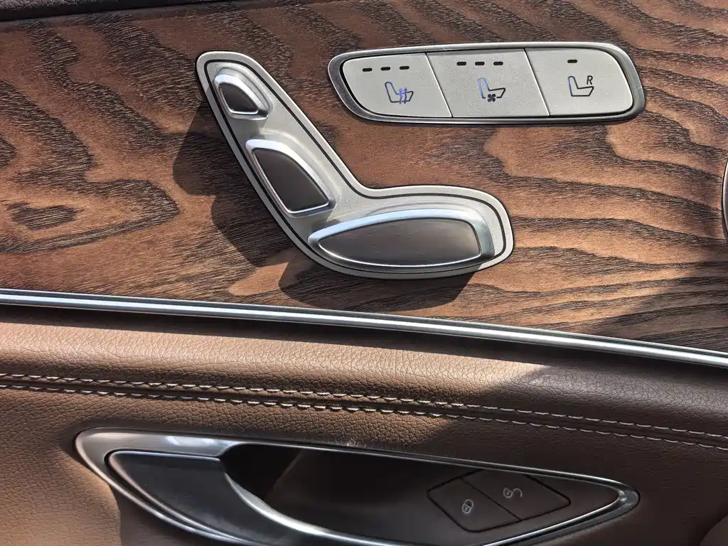 Mercedes-Benz E-Class 2023 — фото 12