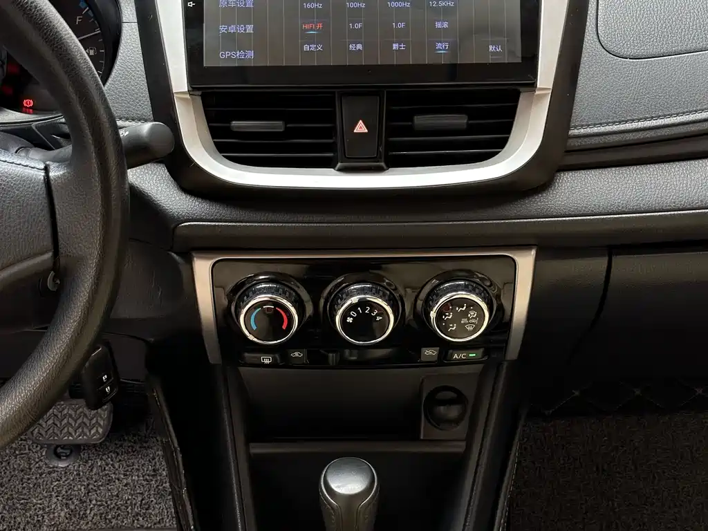 Toyota Yaris L 2019 — фото 6