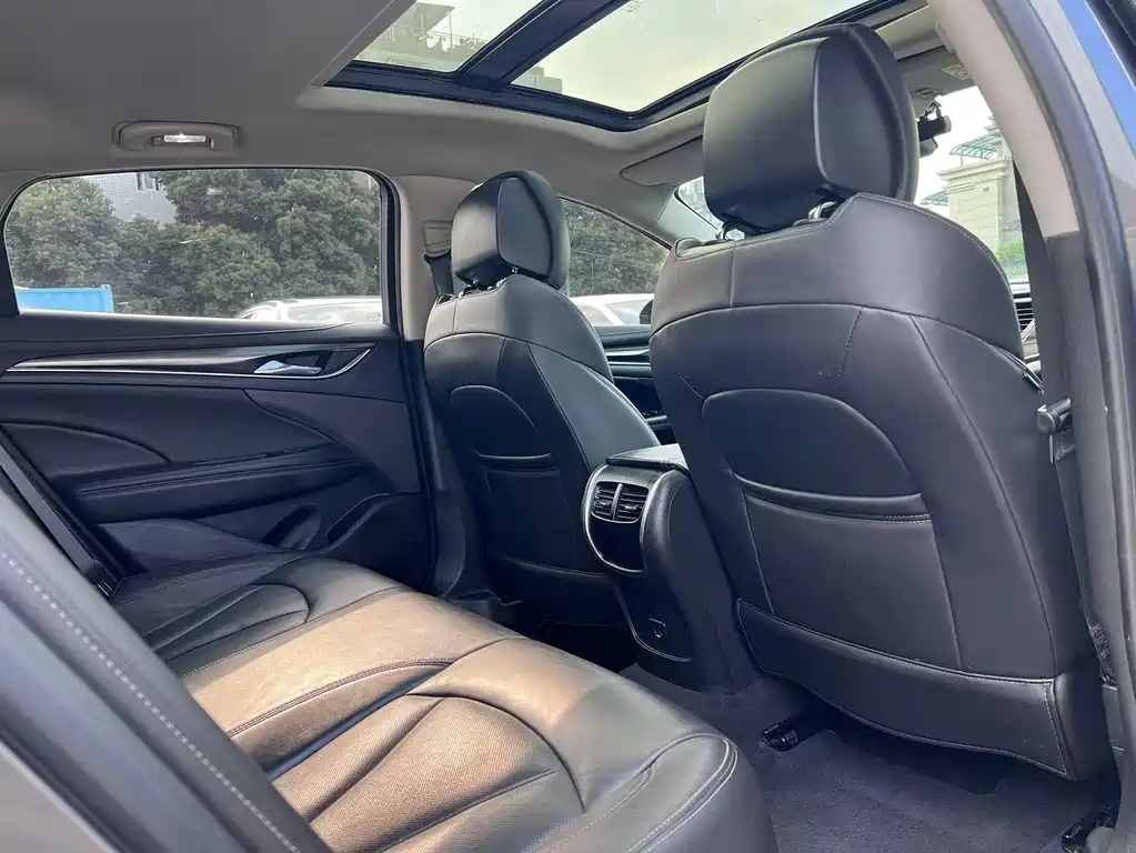 Buick LaCrosse 2019 — фото 15