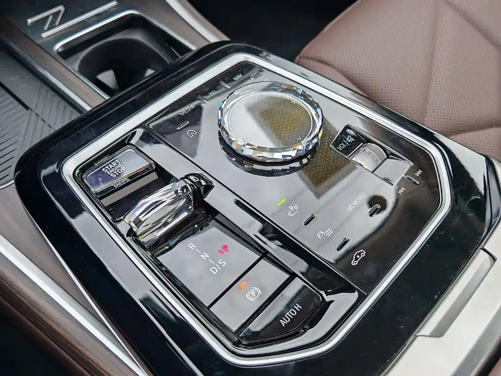 BMW 7 Series 2025 — фото 13