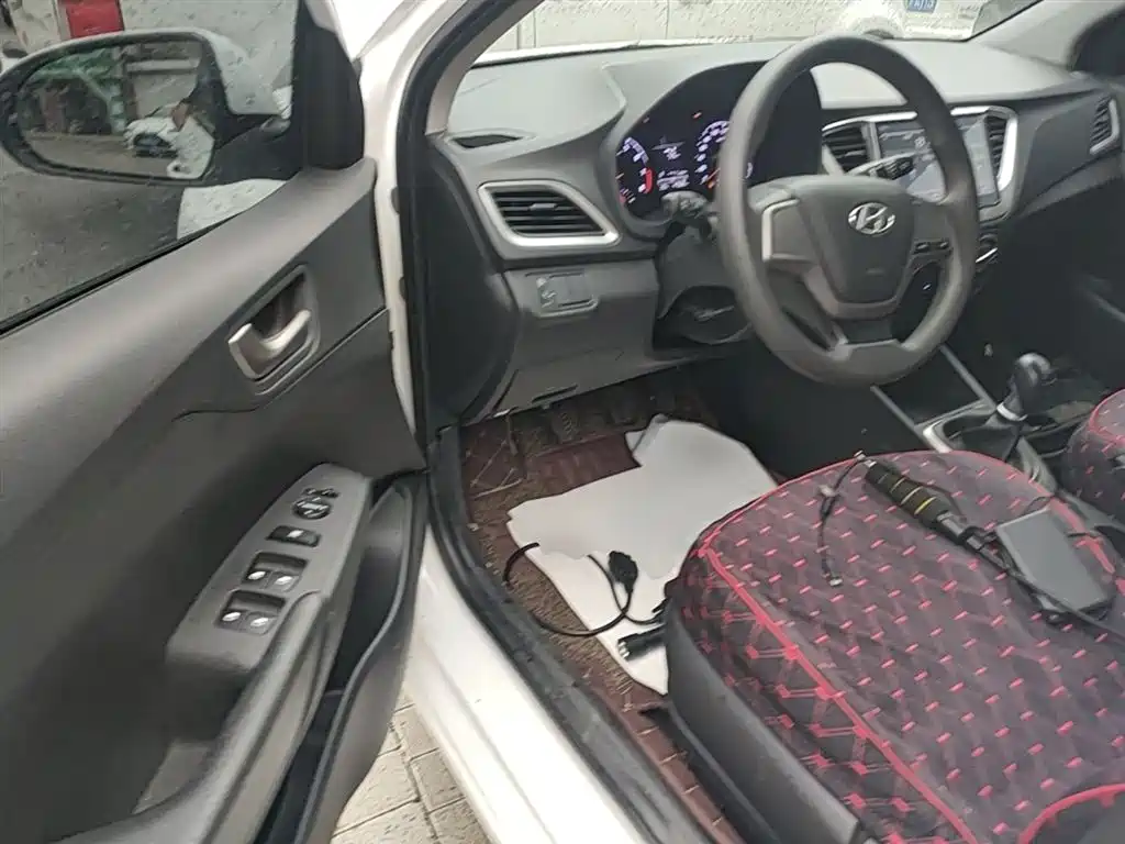 Hyundai Verna 2017 — фото 15