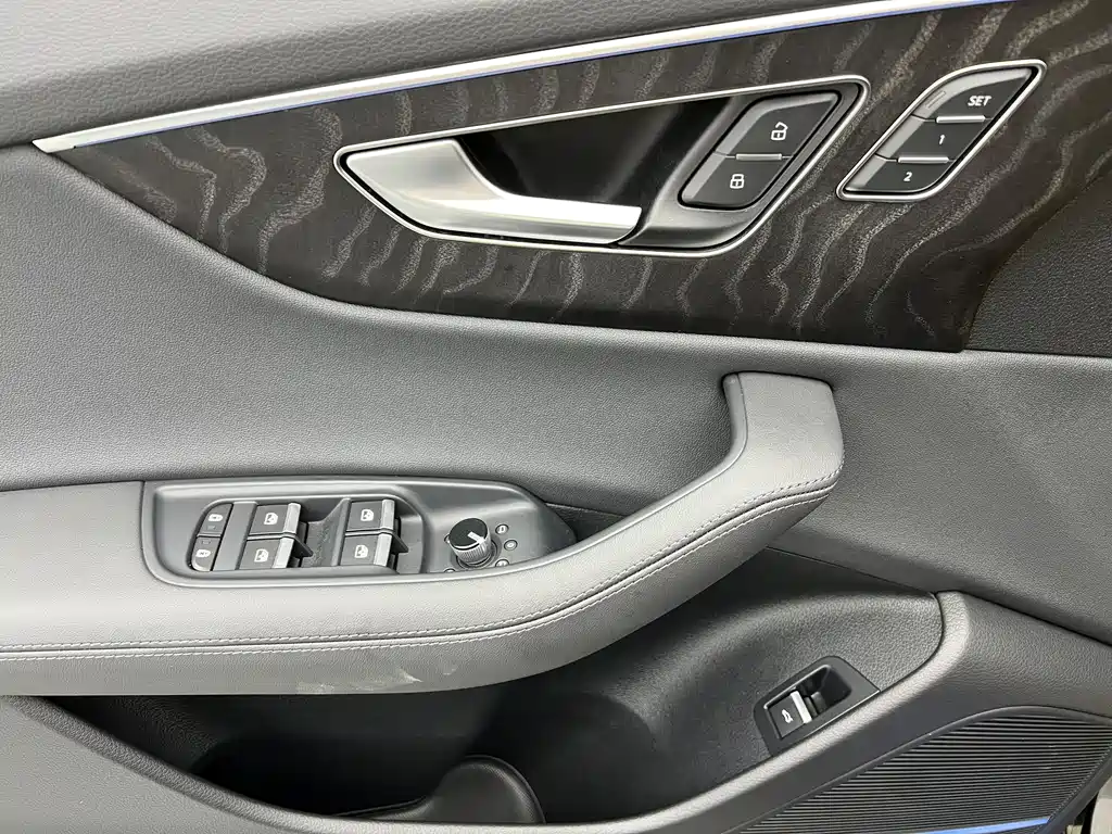 Audi Q8 2024 — фото 4