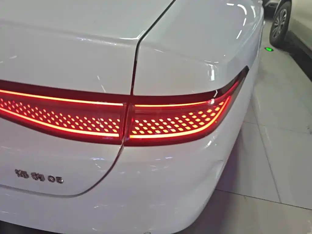 BYD Seal 05 DM-i 2025 — фото 8