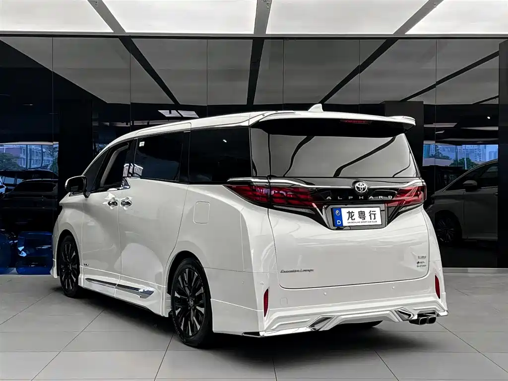 Toyota Alphard 2025 — фото 4