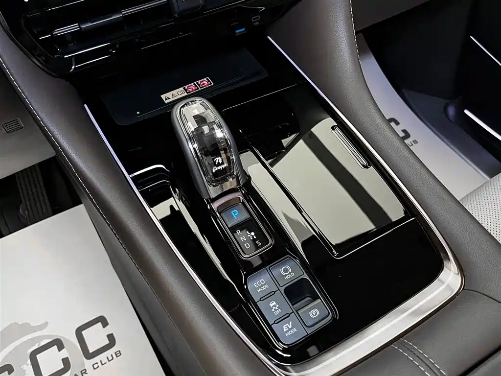 Toyota Alphard 2025 — фото 7