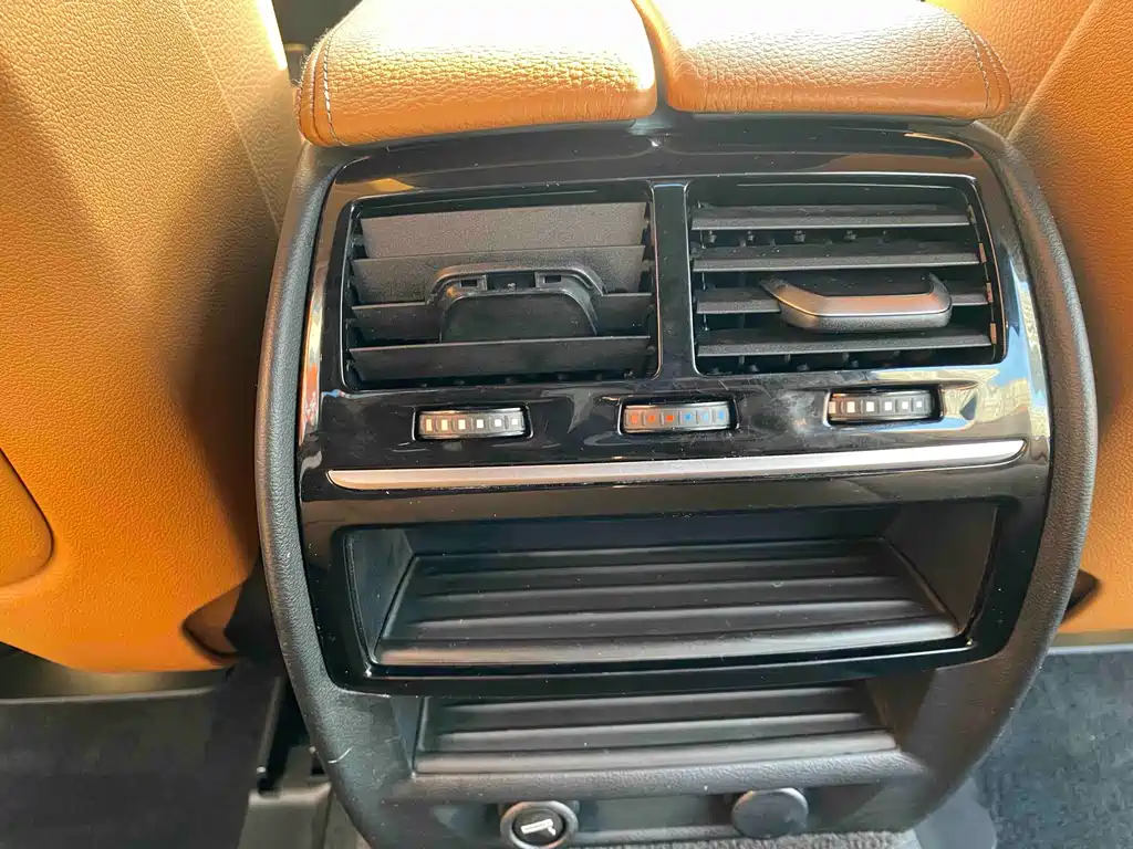 BMW 5 Series 2018 — фото 13