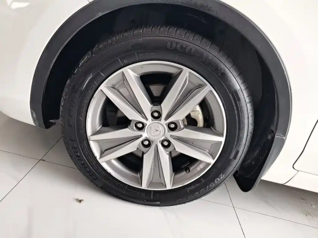 Changan Eado XT 2017 — фото 23
