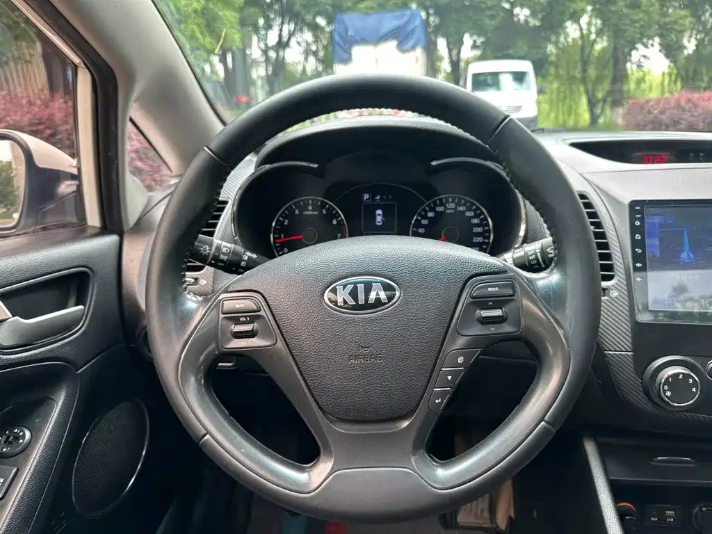 Kia K3 2018 — фото 16
