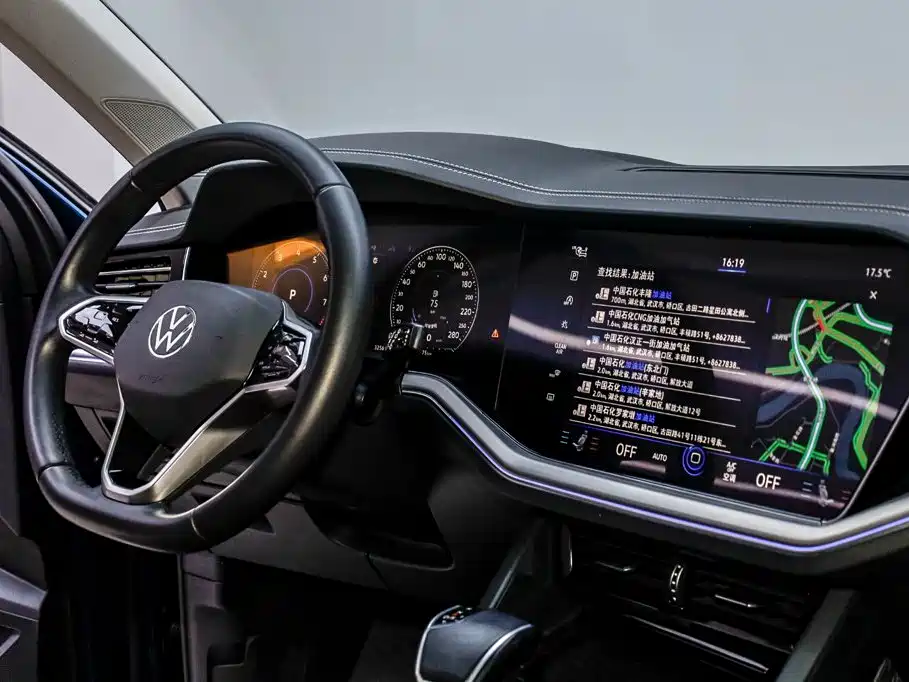 Volkswagen Touareg 2023 — фото 20