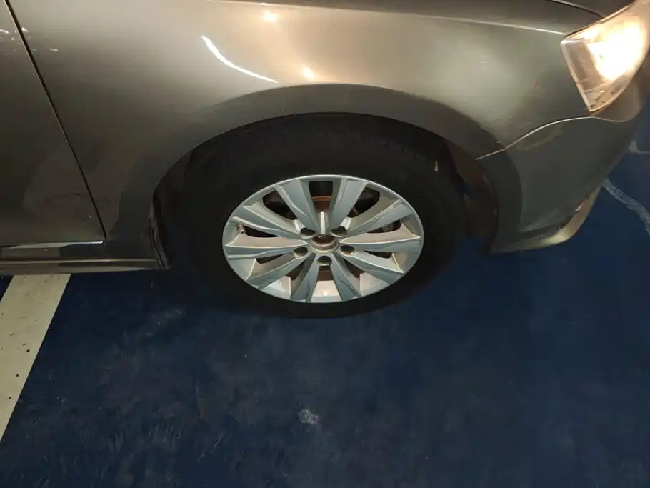 Volkswagen Sagitar 2015