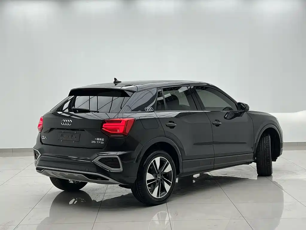 Audi Q2L 2023