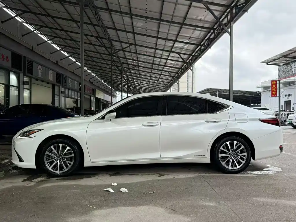 Lexus ES 2022 — фото 3