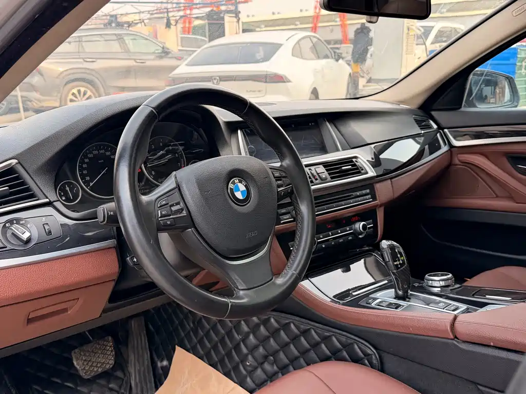 BMW 5 Series 2014 — фото 10