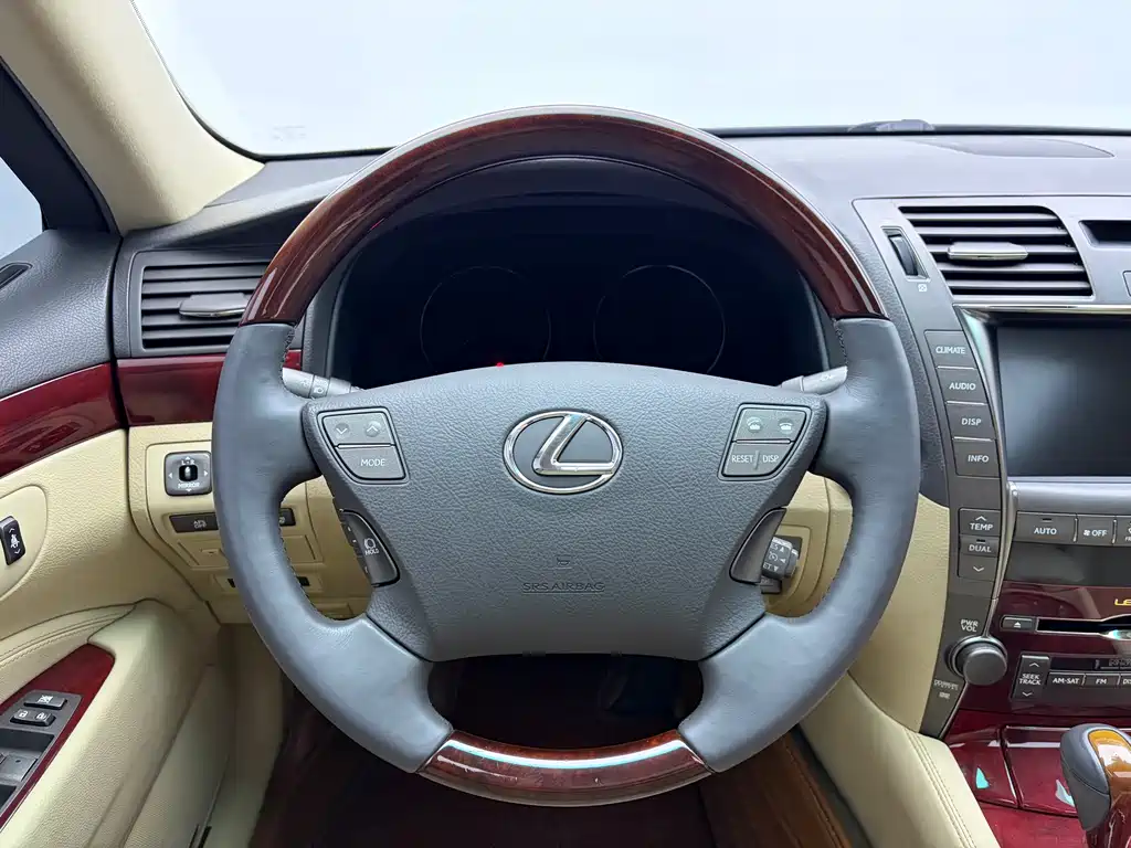 Lexus LS 2009 — фото 9