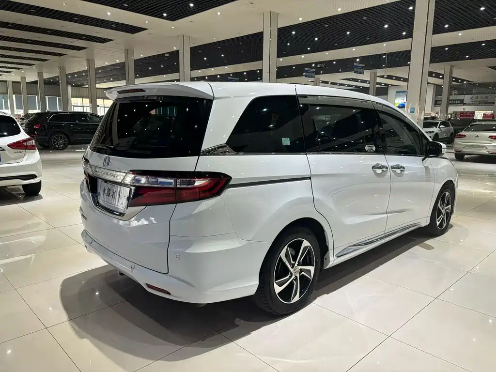 Honda Odyssey 2018 — фото 9