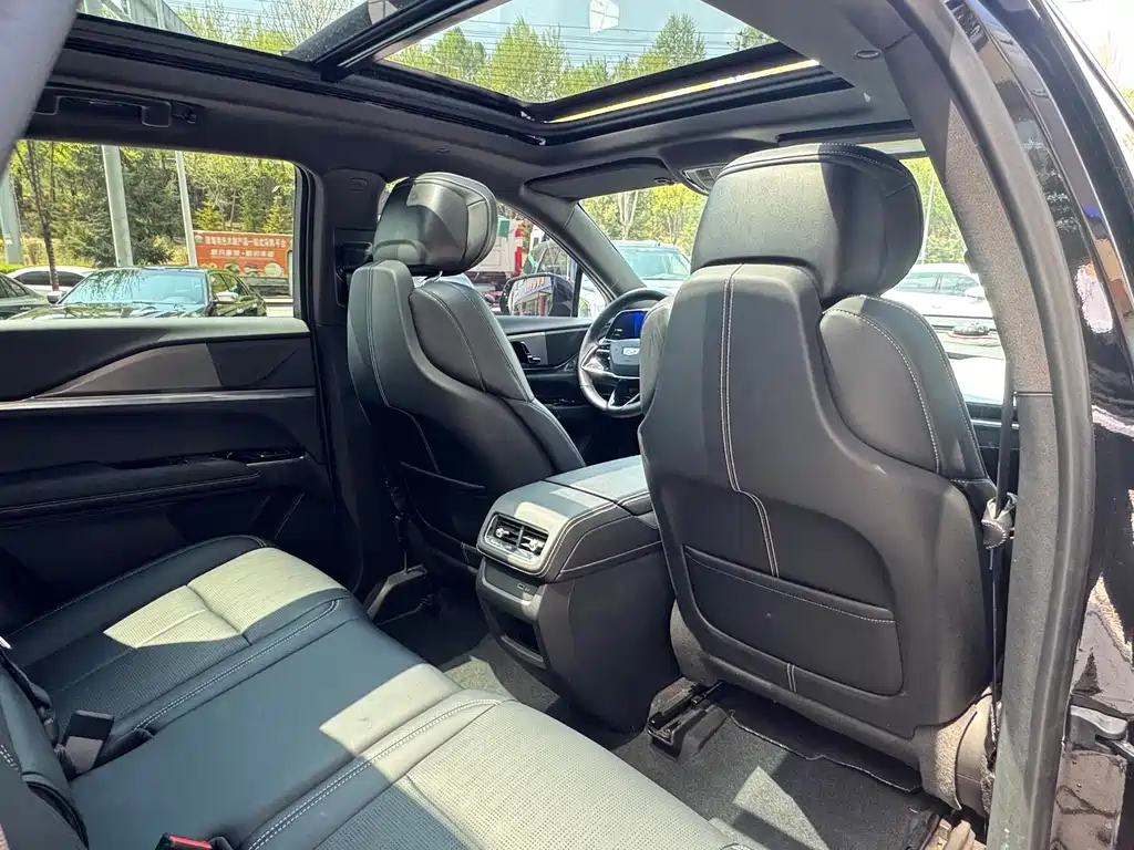 Cadillac XT5 2025 — фото 14