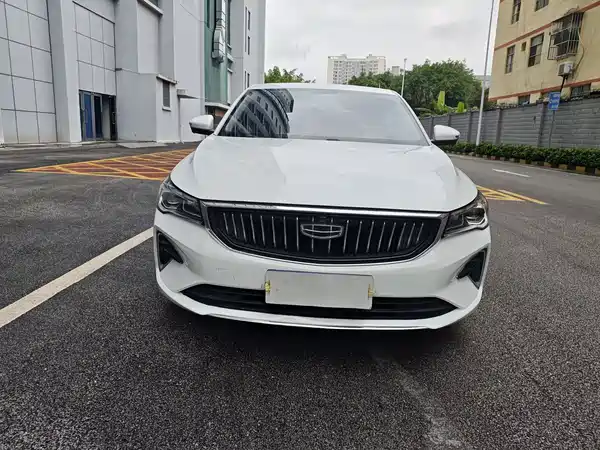 Geely Emgrand 2022