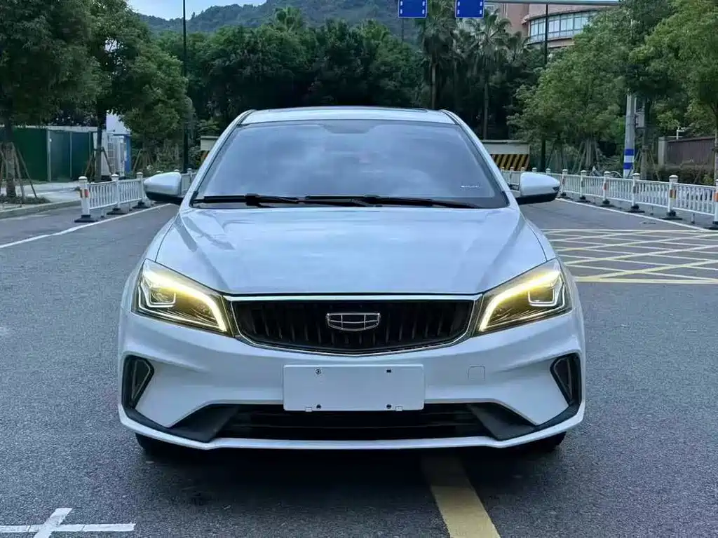 Geely Emgrand 2021
