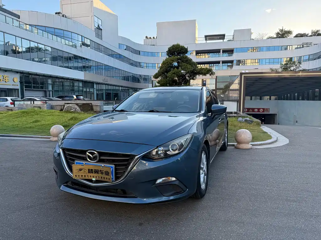 Mazda 3 Axela 2015