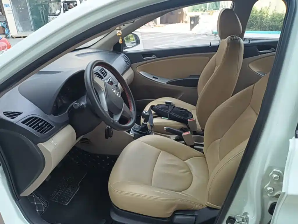 Hyundai Accent 2015 — фото 15