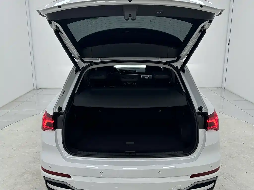 Audi Q3 2023 — фото 16