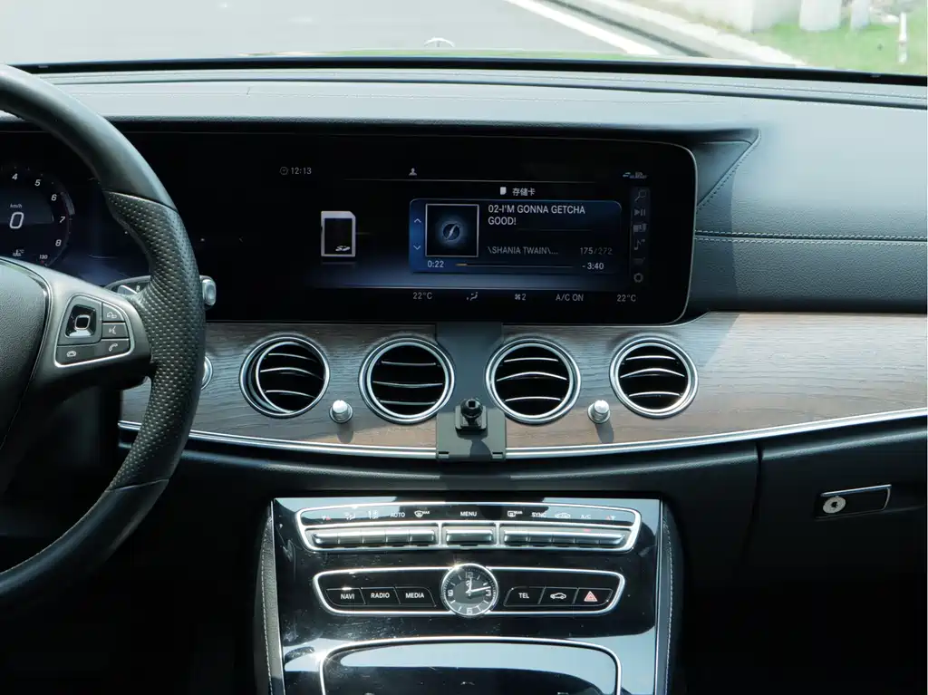 Mercedes-Benz E-Class 2017 — фото 12