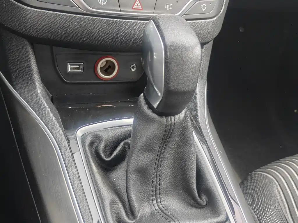 Peugeot 408 2015 — фото 11