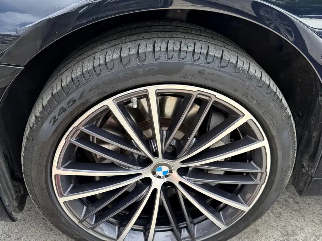 BMW 5 Series 2022 — фото 13