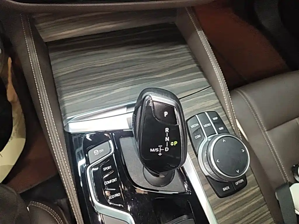 BMW 5 Series 2020 — фото 14