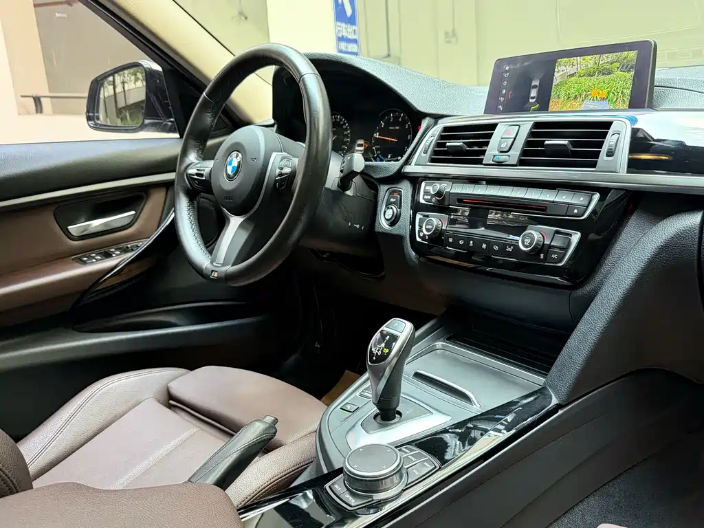 BMW 3 Series 2018 — фото 15