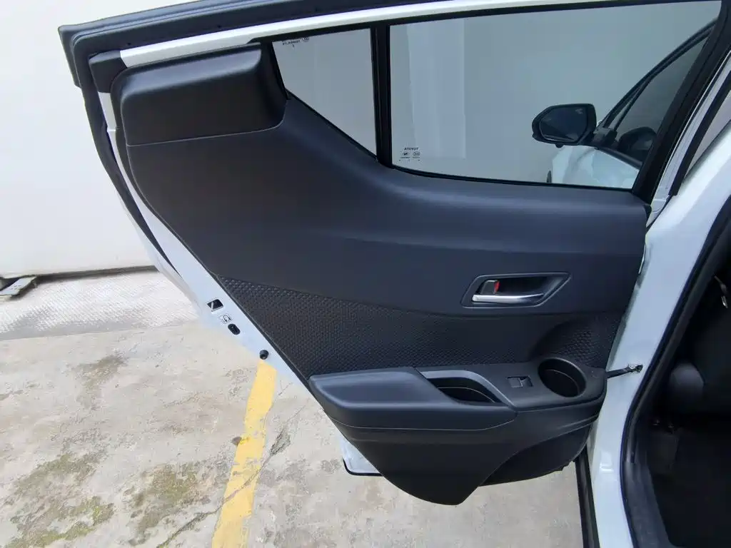 Toyota C-HR 2023 — фото 22