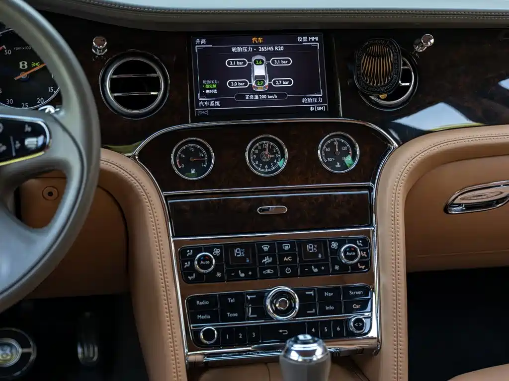 Bentley Mulsanne 2015 — фото 15