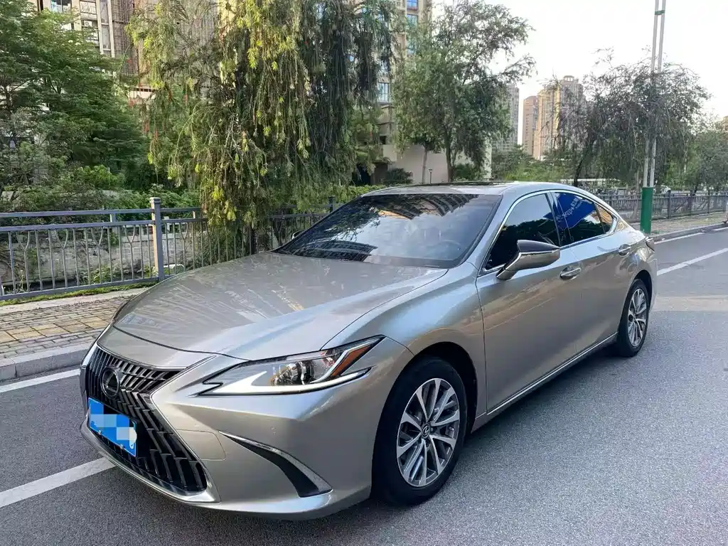 Lexus ES 2023 — фото 1
