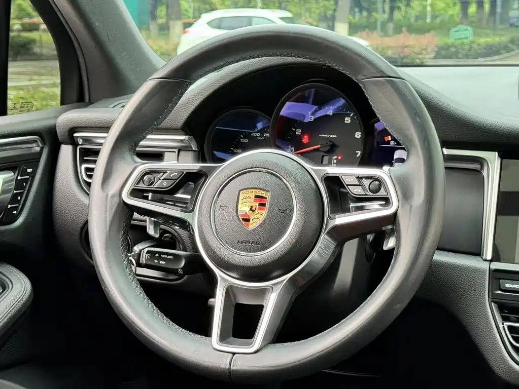 Porsche Macan 2020 — фото 8