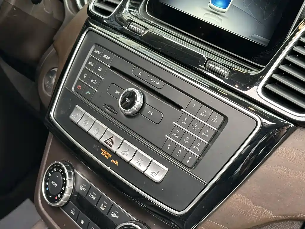 Mercedes-Benz GLE 2017 — фото 16