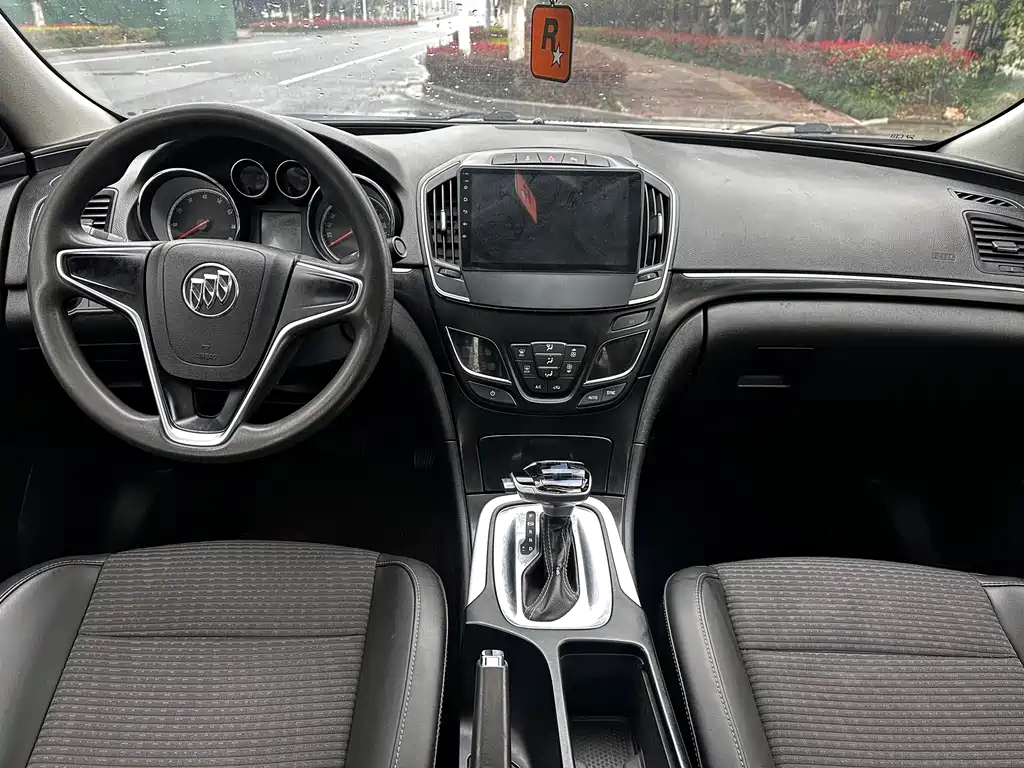 Buick Regal 2017 — фото 10