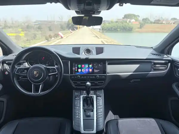 Porsche Macan 2021